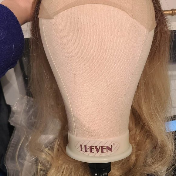 NWT Blonde ombre with ash brown roots, lace front wavy kanekalon wig - Picture 4 of 7